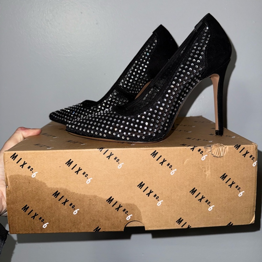 I am selling Mix No. 6 BLACK
EVENING MESH/MICRO/F STYLE:
M6-DINNA size 6.